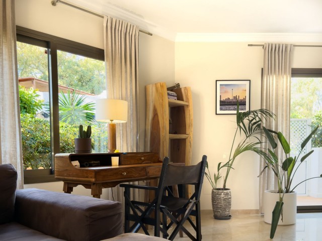 4 Bedrooms Apartment in Elviria