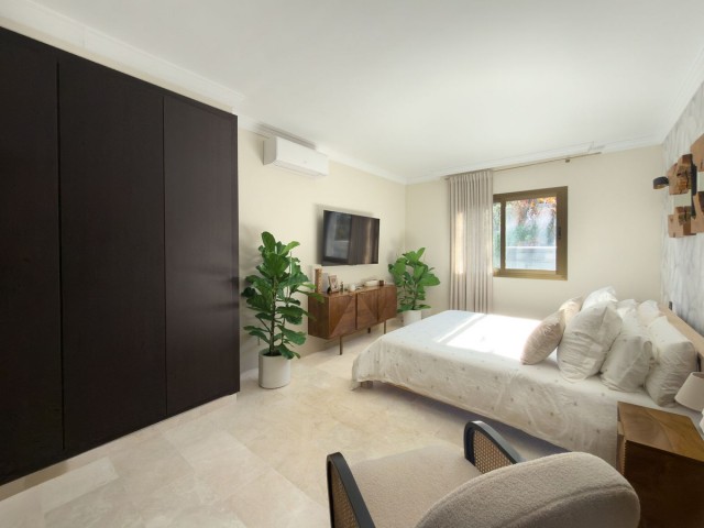 4 Bedrooms Apartment in Elviria