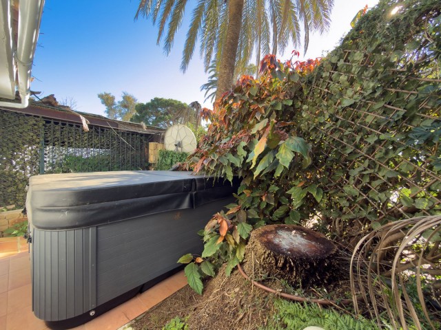 4 Bedrooms Apartment in Elviria