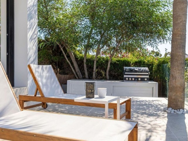 Villa, El Faro, R5272402