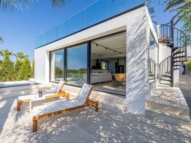 Villa, El Faro, R5272402