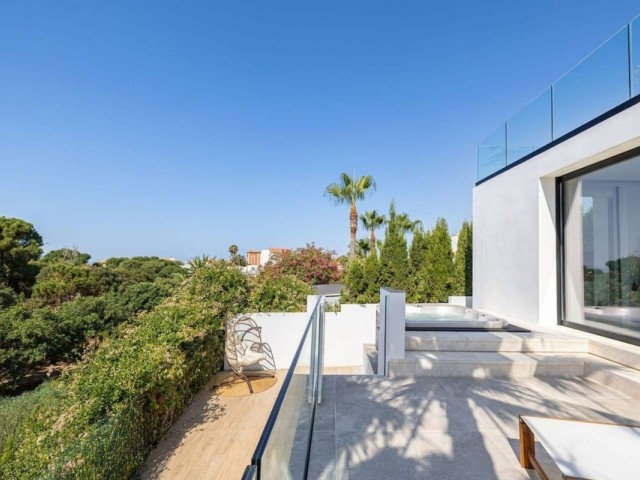 Villa, El Faro, R5272402