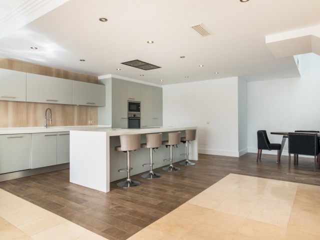 Maison mitoyenne avec 3 Chambres  à Istán