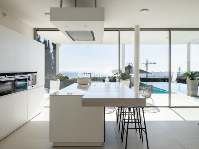 4 Bedrooms Villa in Benalmadena