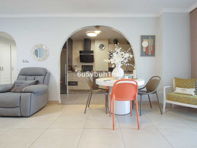 Apartment, Las Chapas, R5272819