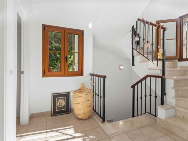 4 Bedrooms Villa in Estepona