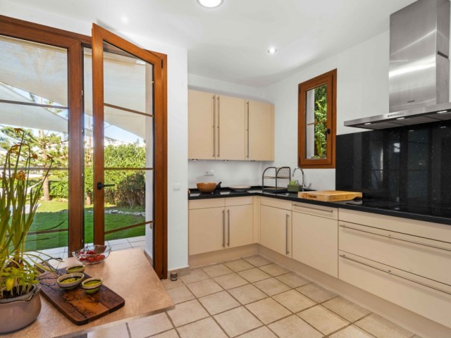 4 Bedrooms Villa in Estepona