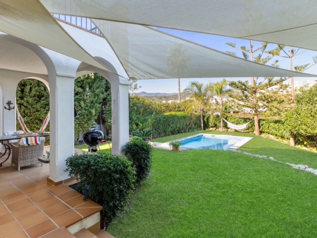 4 Bedrooms Villa in Estepona