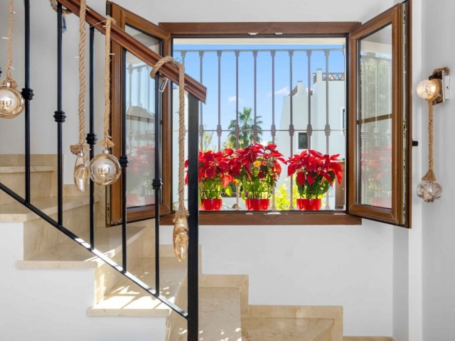 4 Bedrooms Villa in Estepona