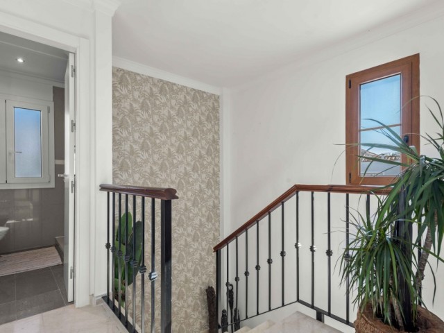 4 Bedrooms Villa in Estepona