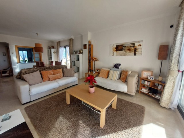 Apartamento con 2 Dormitorios  en Benahavís