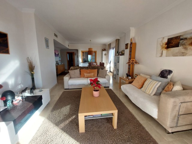 Apartamento con 2 Dormitorios  en Benahavís