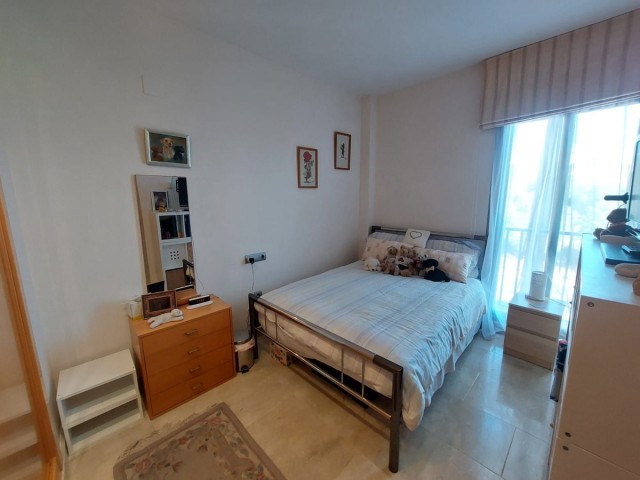 Apartamento con 2 Dormitorios  en Benahavís