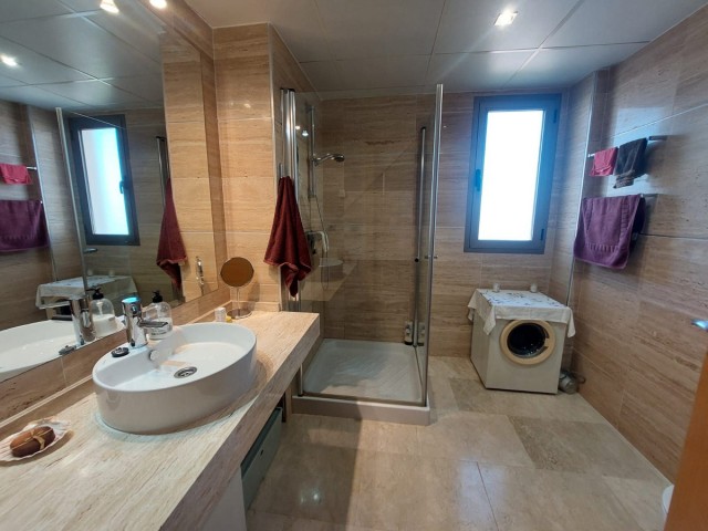 Apartamento con 2 Dormitorios  en Benahavís