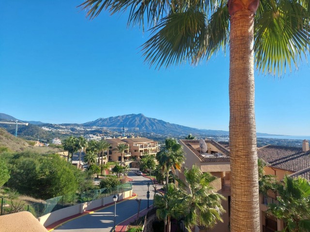 Apartamento con 2 Dormitorios  en Benahavís