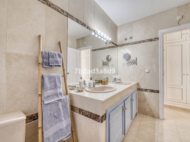 Appartement avec 5 Chambres  à Nueva Andalucía