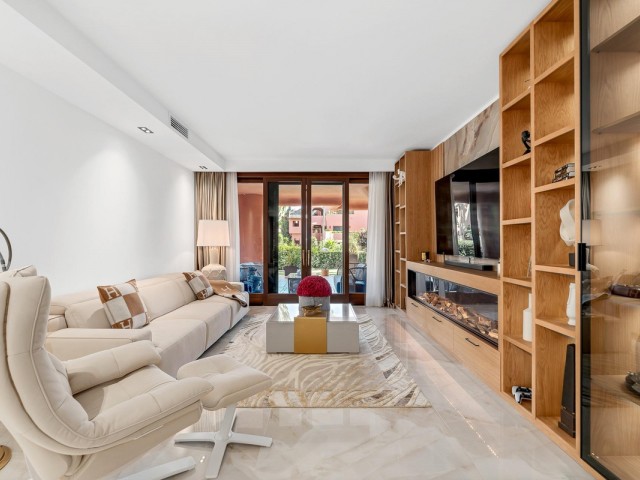 Apartamento con 3 Dormitorios  en Estepona