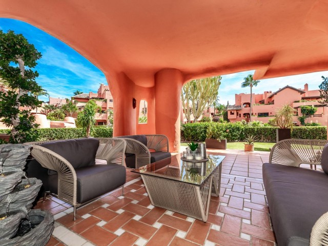 Apartamento con 3 Dormitorios  en Estepona