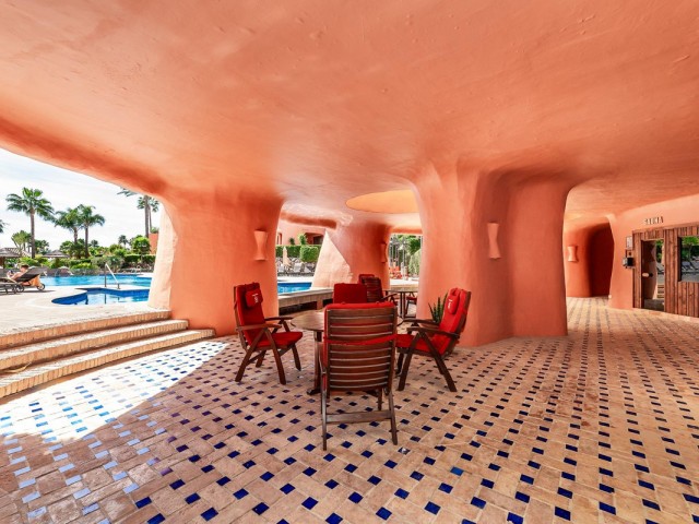 Apartamento con 3 Dormitorios  en Estepona