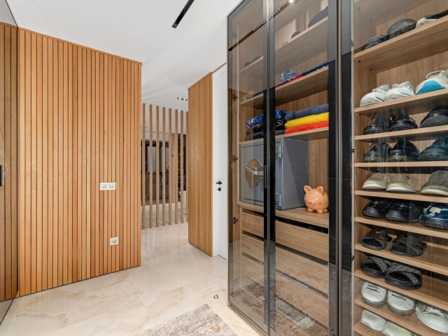 Apartamento con 3 Dormitorios  en Estepona