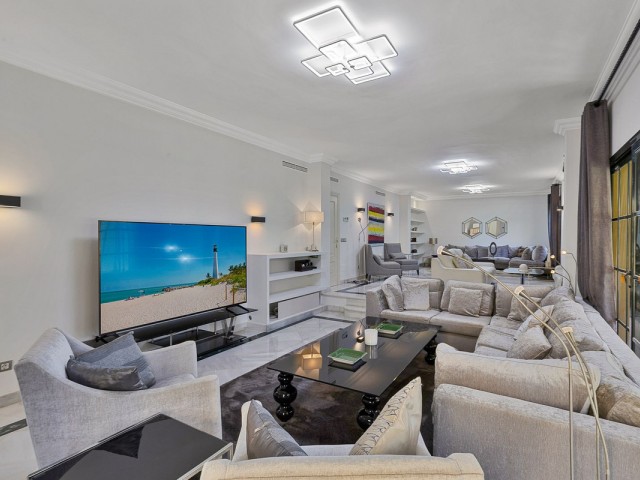 5 Bedrooms Villa in Guadalmina Baja