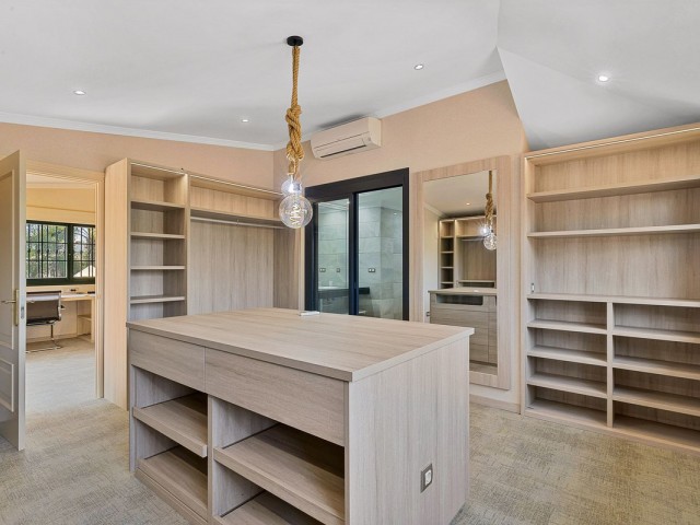 Villa avec 5 Chambres  à Guadalmina Baja