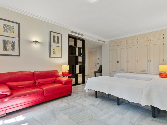 Villa avec 5 Chambres  à Guadalmina Baja