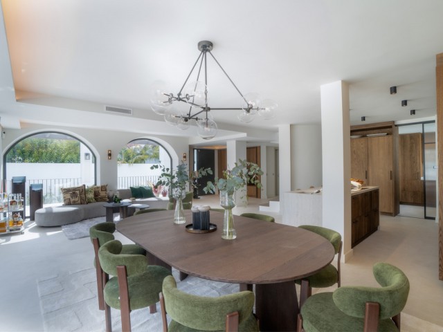 Villa con 6 Dormitorios  en Las Brisas