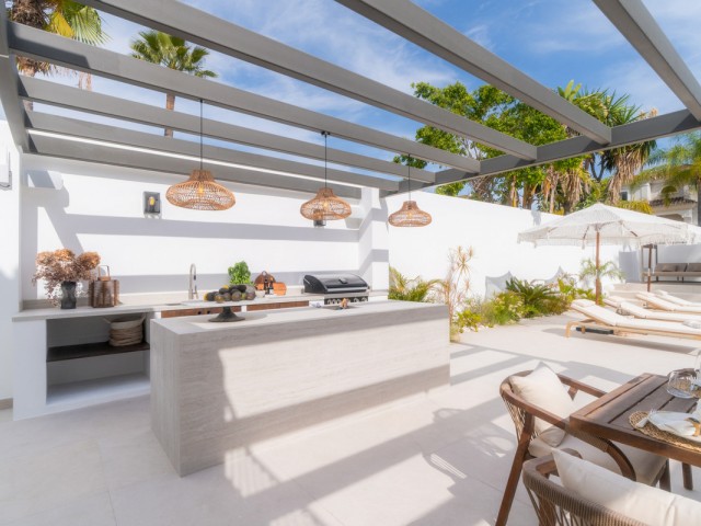 Villa con 6 Dormitorios  en Las Brisas