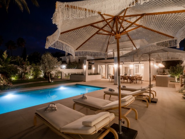 Villa con 6 Dormitorios  en Las Brisas