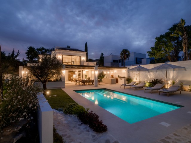 Villa con 6 Dormitorios  en Las Brisas