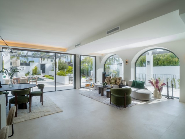 6 Bedrooms Villa in Nueva Andalucía