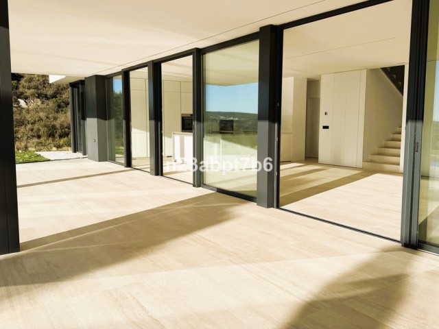 5 Bedrooms Villa in Sotogrande Alto