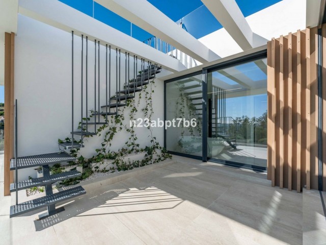 5 Bedrooms Villa in Sotogrande Alto