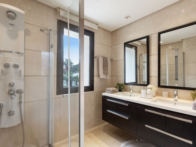 2 Bedrooms Apartment in Benahavís