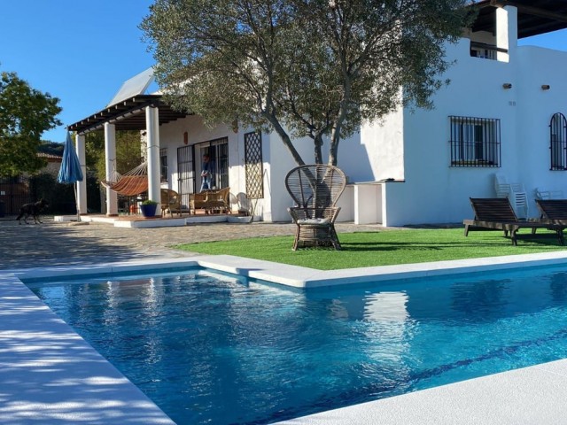 4 Bedrooms Villa in Estepona