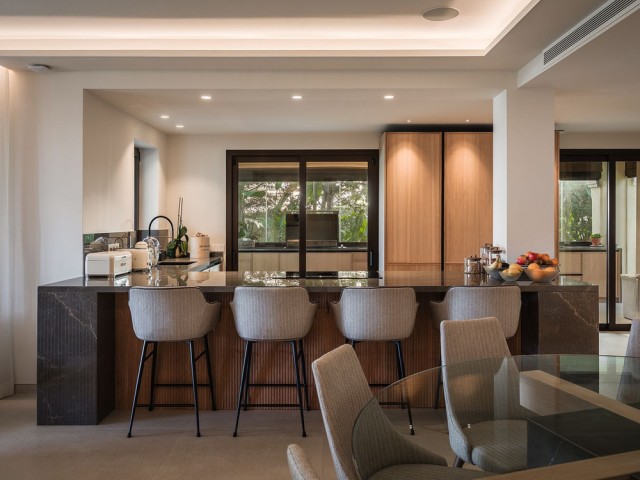 4 Soveroms Leilighet i Nueva Andalucía