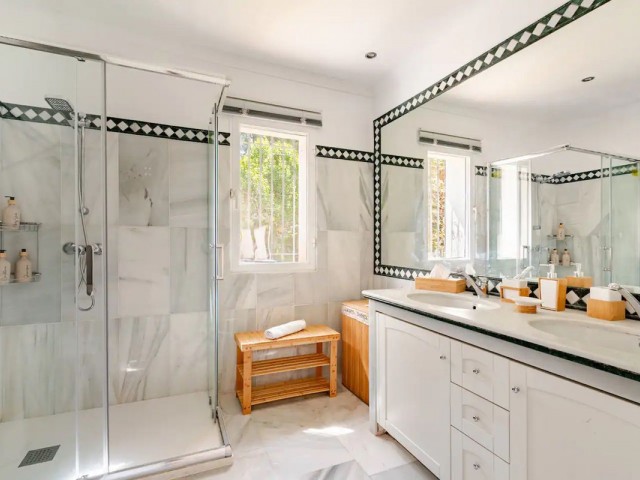 4 Bedrooms Villa in Nagüeles