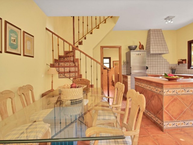 Villa con 3 Dormitorios  en Ojén