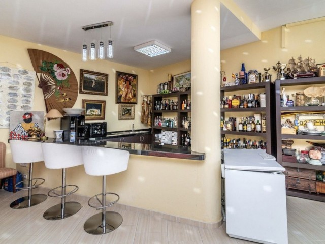 5 Bedrooms Villa in Elviria
