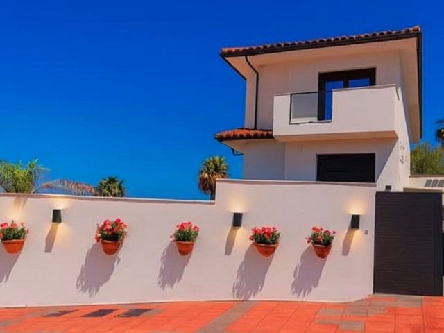 Villa, La Duquesa, R5271058