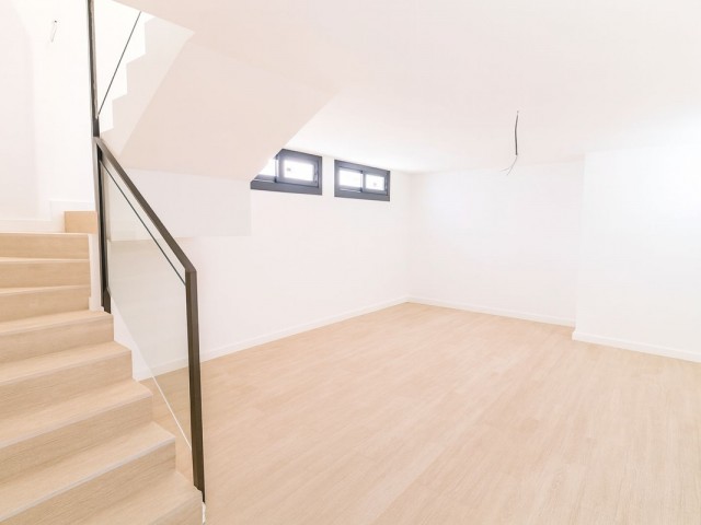 Villa, La Duquesa, R5271058