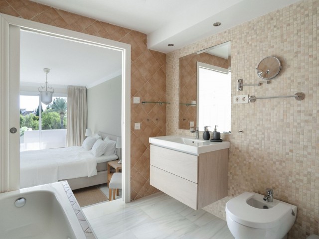 2 Bedrooms Apartment in Nueva Andalucía