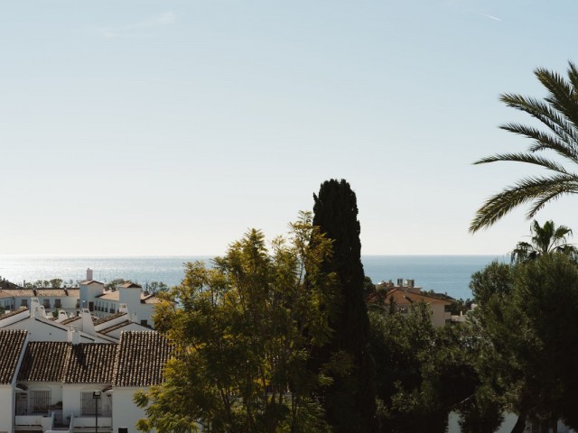 2 Bedrooms Apartment in Nueva Andalucía