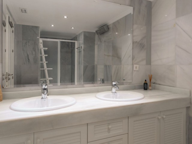 2 Bedrooms Apartment in Nueva Andalucía