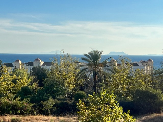 Maison mitoyenne avec 4 Chambres  à Estepona