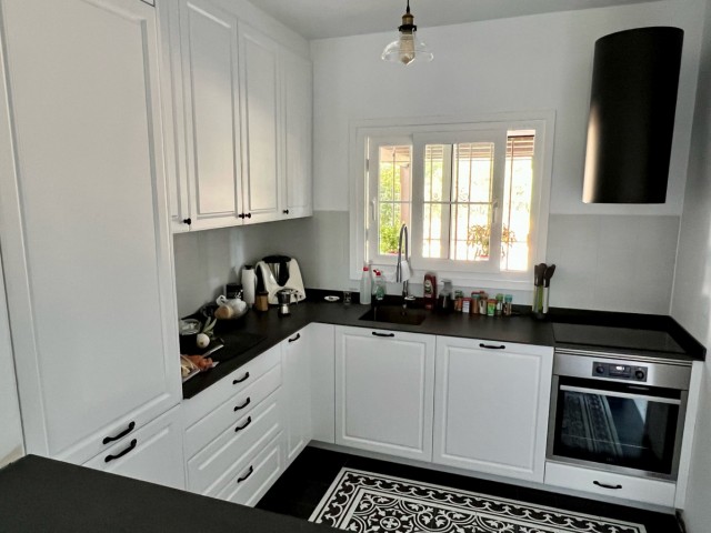 Maison mitoyenne avec 4 Chambres  à Estepona