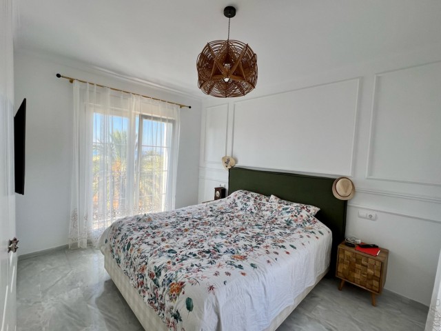Maison mitoyenne avec 4 Chambres  à Estepona