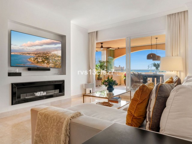 3 Bedrooms Apartment in Elviria