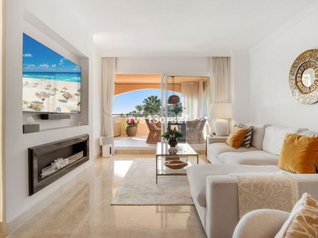 3 Bedrooms Apartment in Elviria